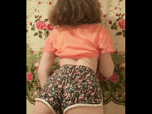 ❤️ Секси младо бебе кое ги соблекува шорцевите пред камера ❤ Ебате кај нас ❌